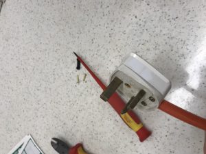 Plug top with no insulation on pins